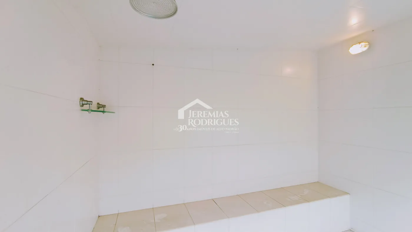 Casa à venda com 5 dormitórios no Condomínio Taubaté Village em Taubaté/SP.