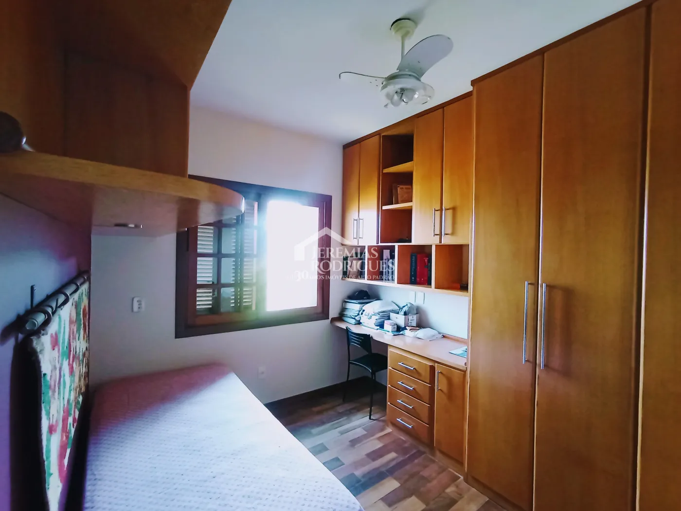 Casa à venda com 3 dormitórios no Condomínio Chácaras Cataguá em Taubaté/SP