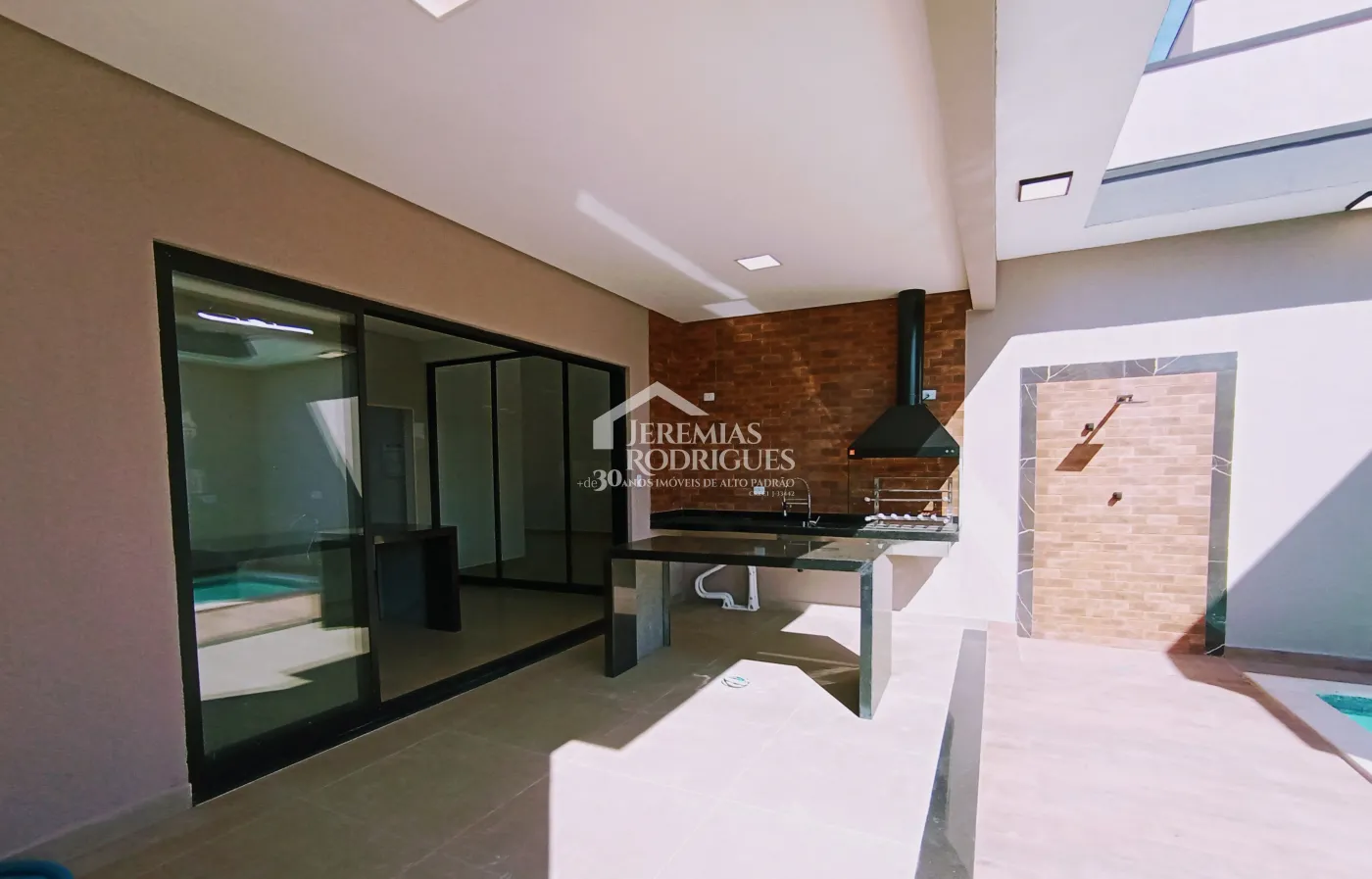Casa à venda com 3 suítes no Condomínio Village Splendore em Pindamonhangaba/SP.