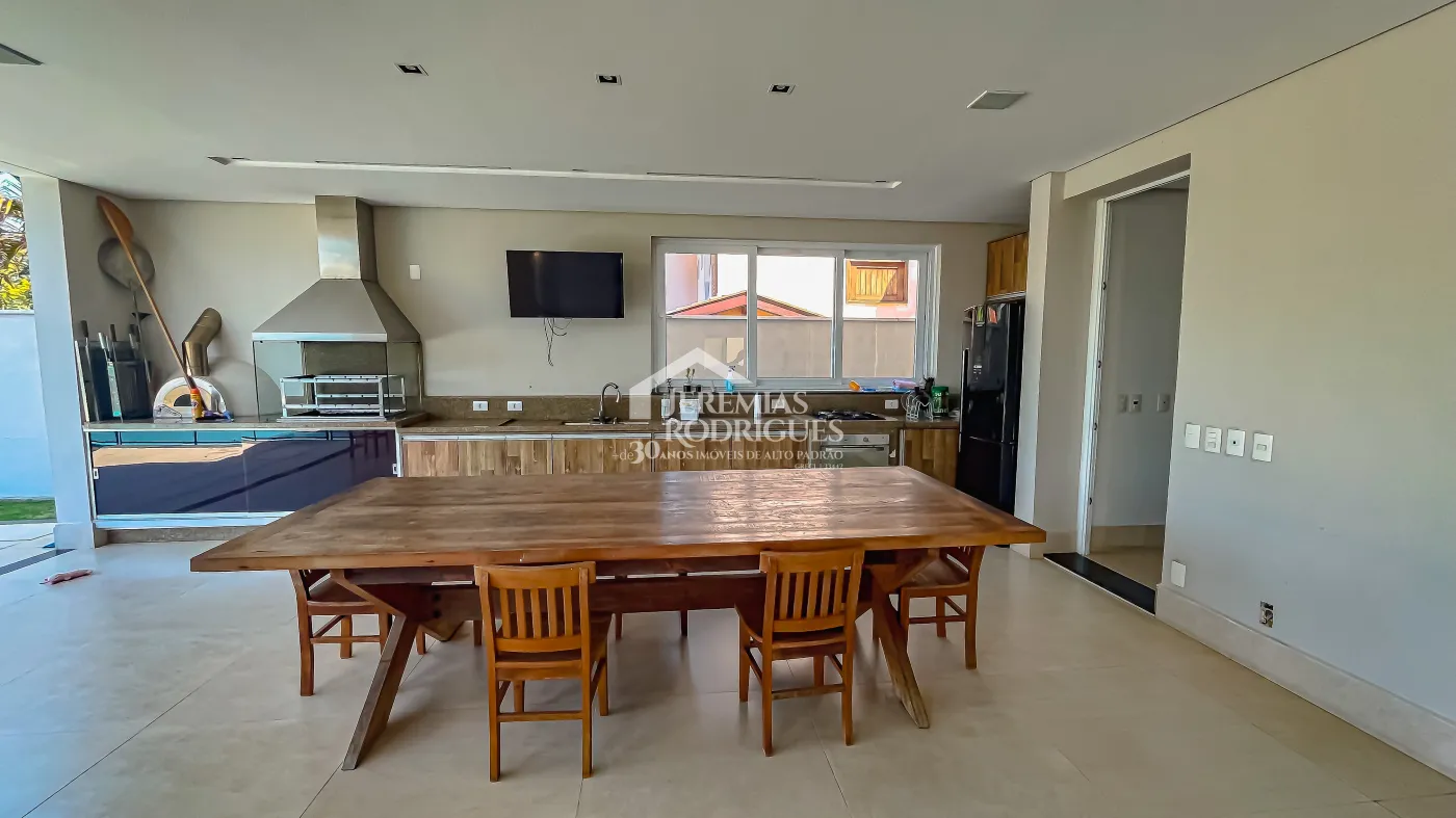 Casa à venda com 6 suítes - Condomínio Village Paineiras - Pindamonhangaba/SP