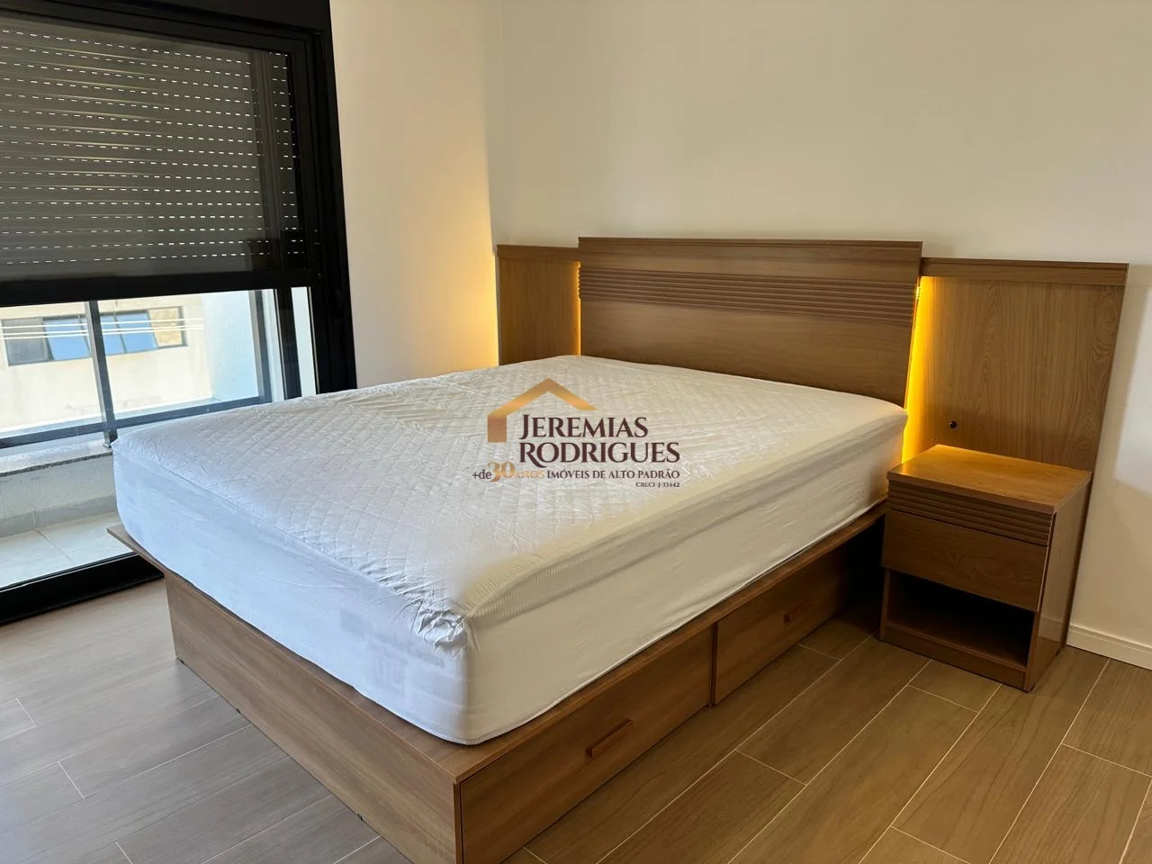 Loft mobiliado para locação e venda no Condomínio Spot Residences em Taubaté/SP.