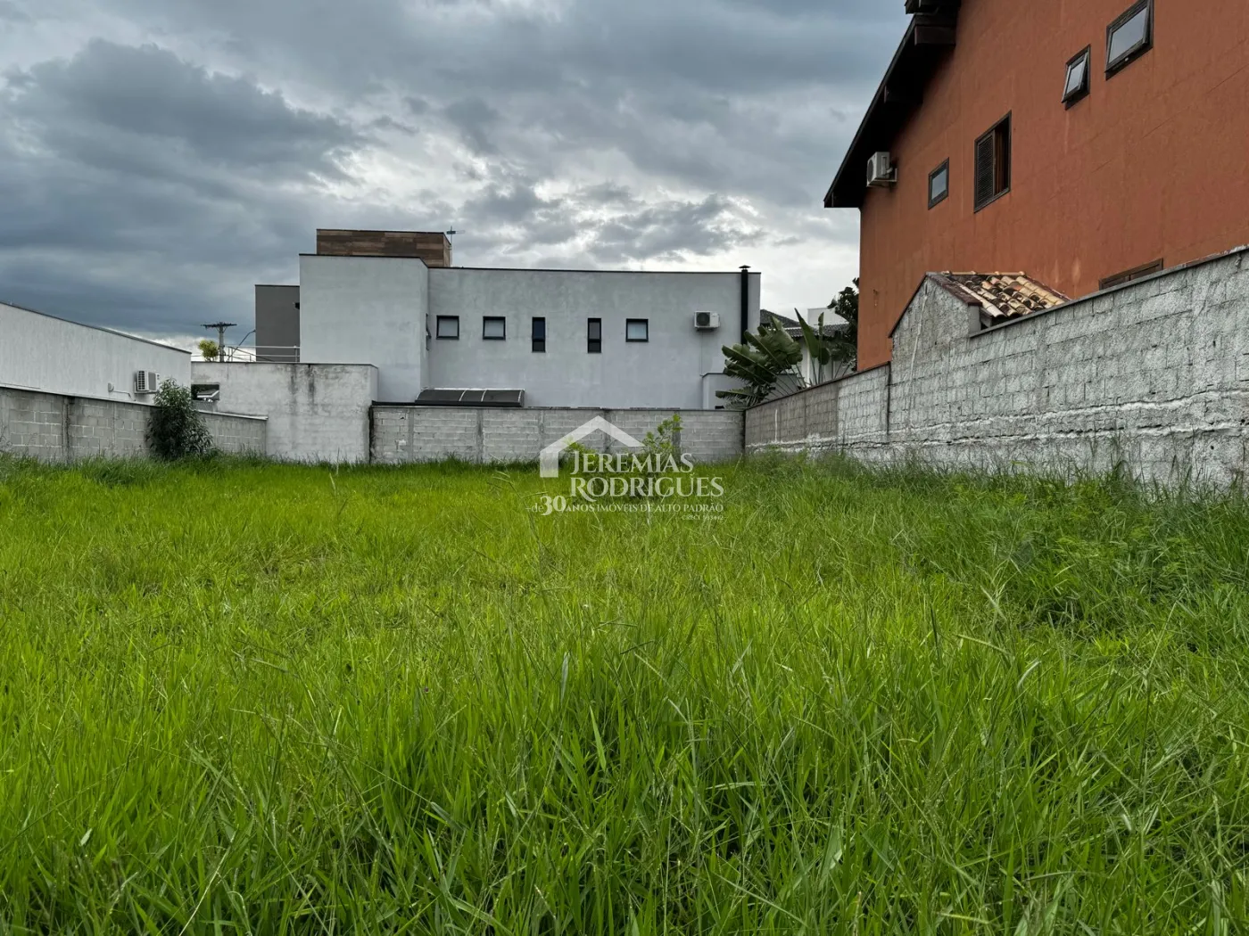 Terreno com 450 m² - Condomínio Real Ville - Pindamonhangaba/SP.