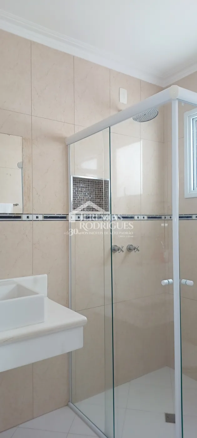 Casa disponível para venda e locação no Condomínio Colonial Village I em Pindamonhangaba/SP