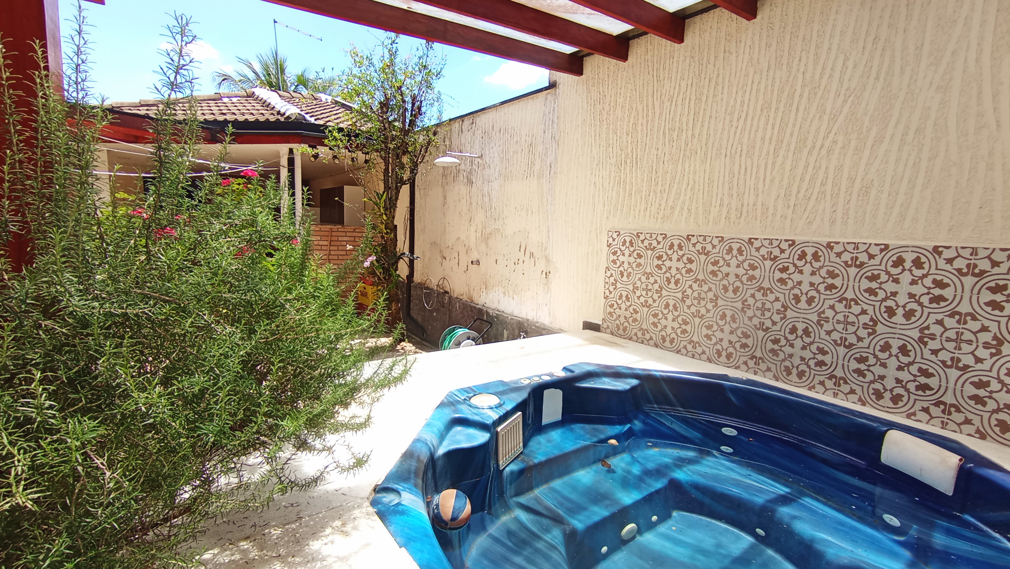 Casa à venda com 4 dormitórios no Condomínio Taubaté Village em Taubaté/SP.