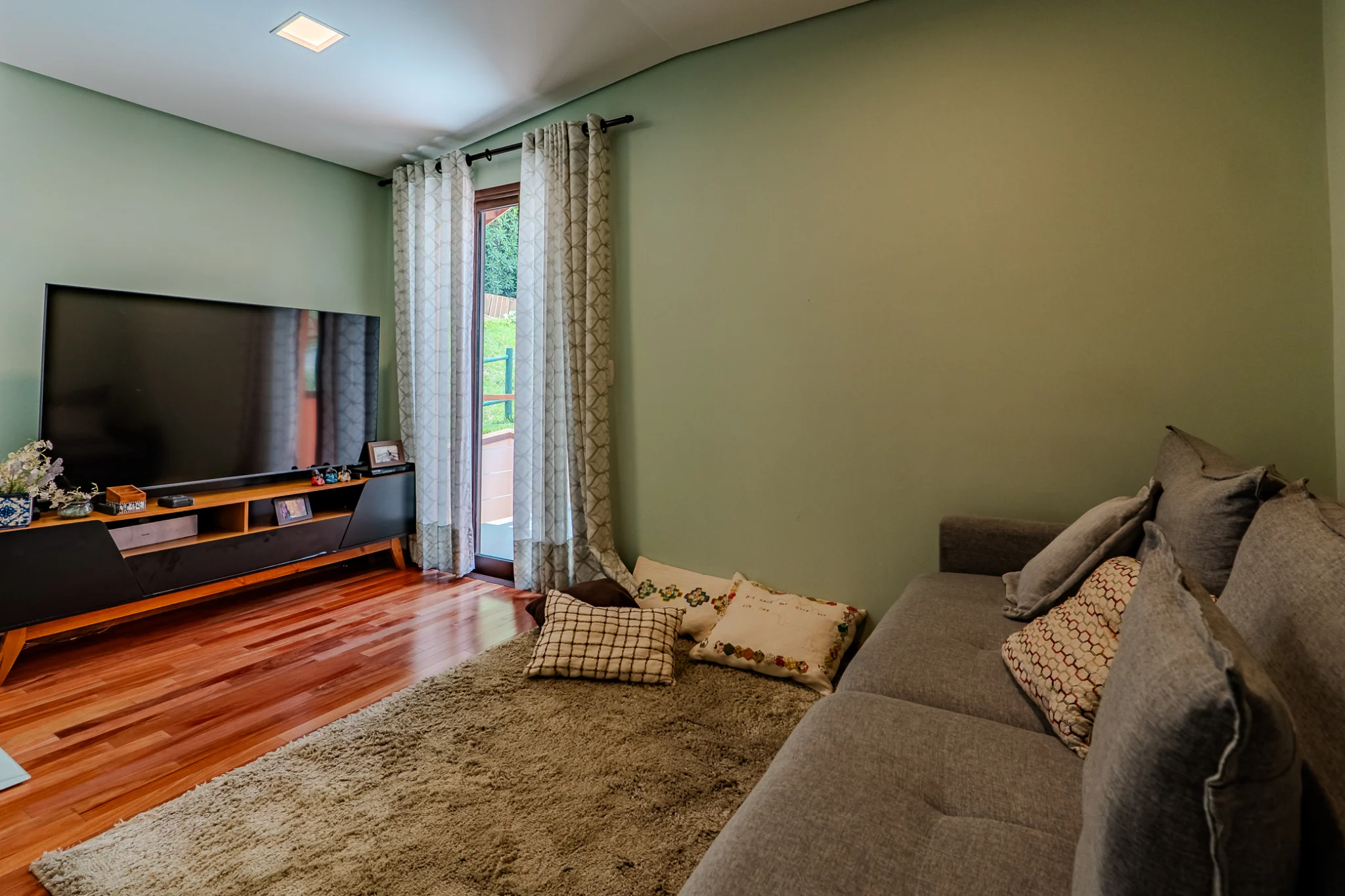 Casa à venda com 3 suítes no Condomínio Parque da Mantiqueira em Santo Antônio do Pinhal/SP. 