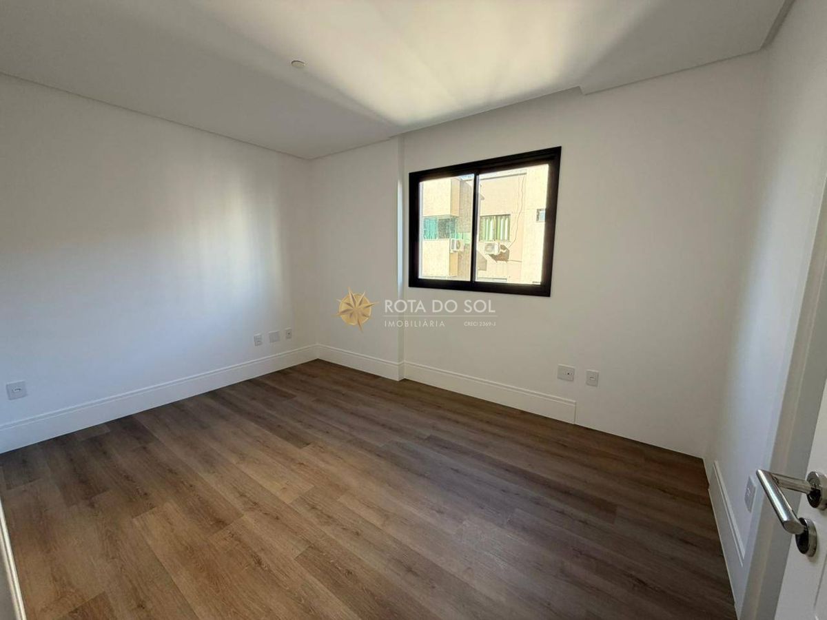 Maison Lafayette Apartamento Padrão Dallo com 4 Suítes em Meia Praia Itapema