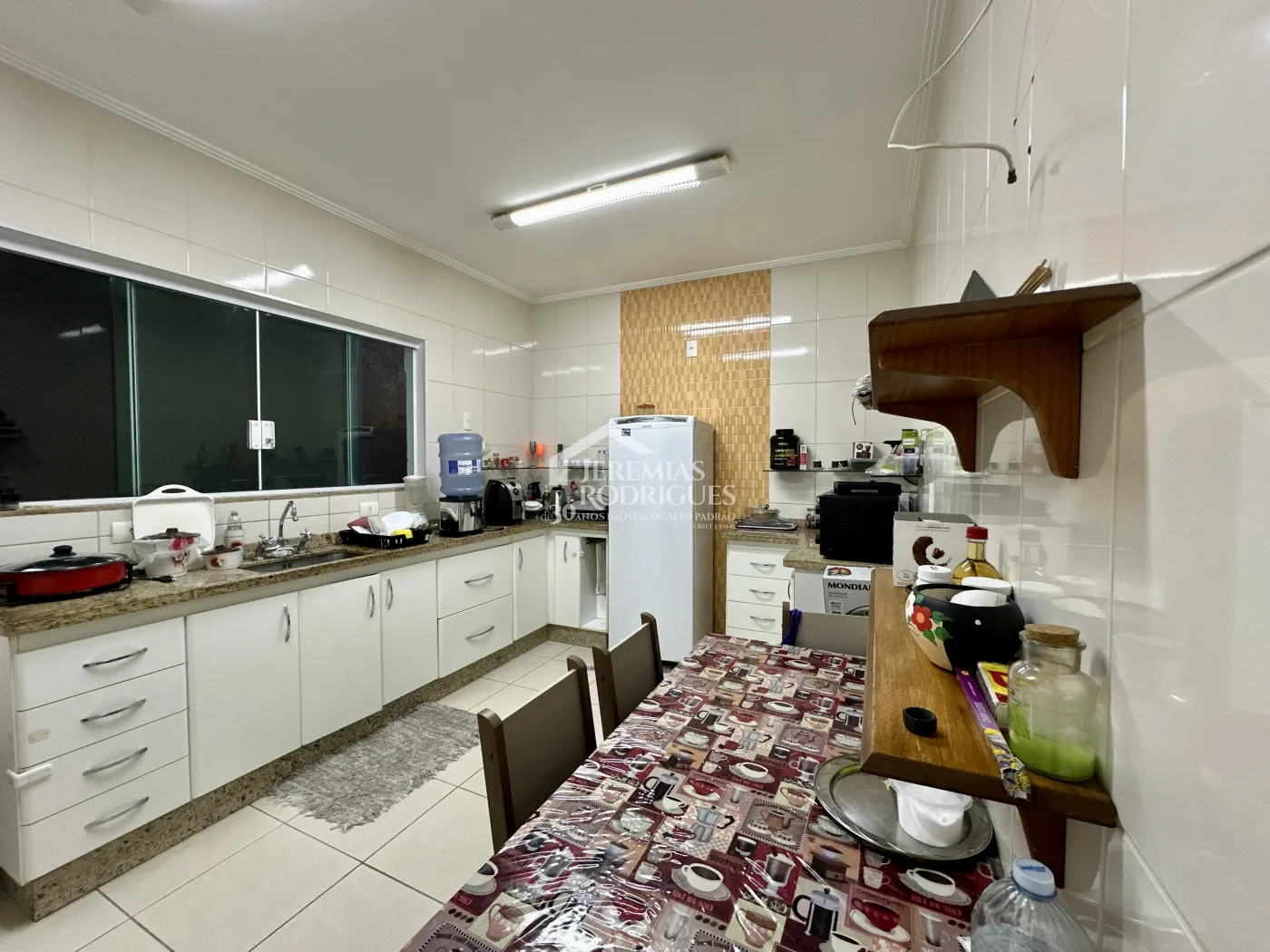 Casa comercial com 320 m² - Chácara Guizard - Taubaté/SP.