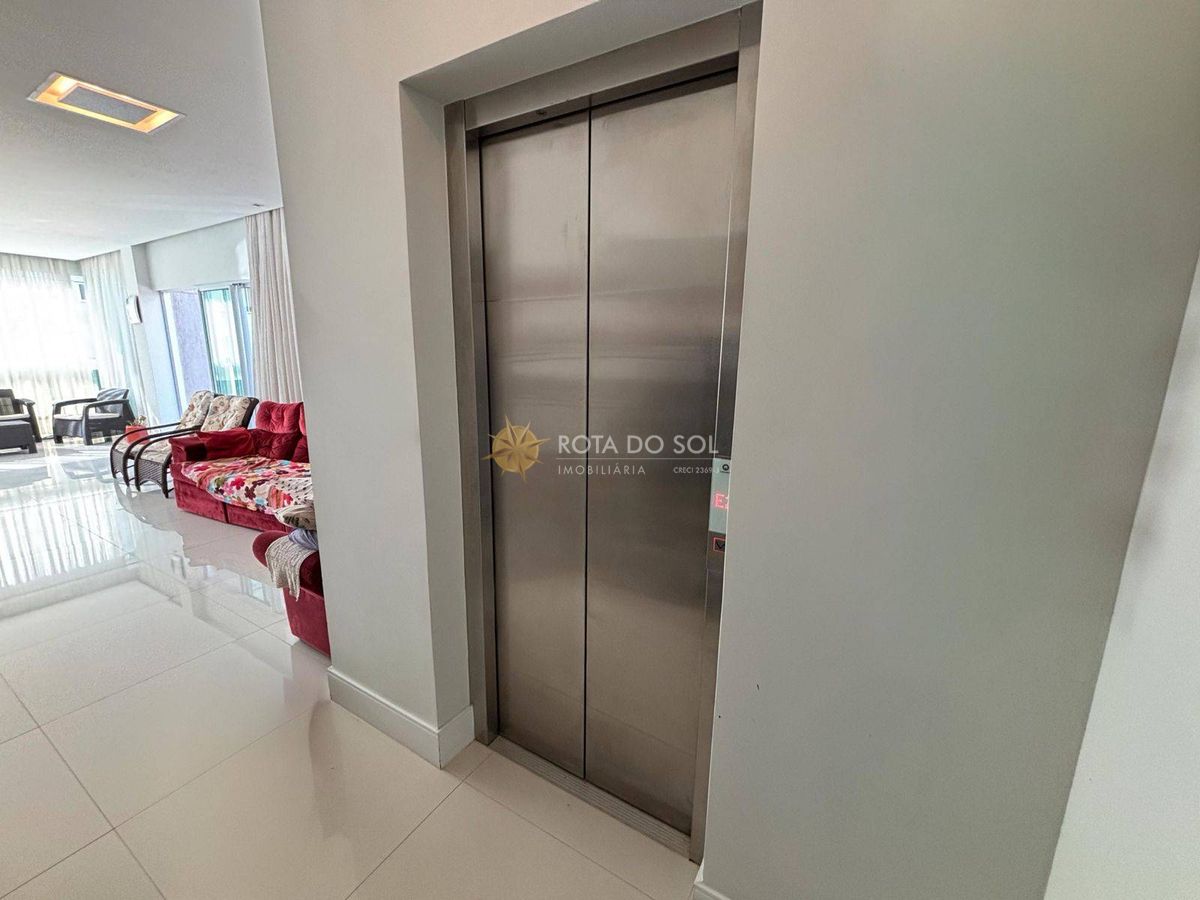 Residencial Salinas Apartamento Quadra Mar 4 Suítes em Meia Praia Itapema SC
