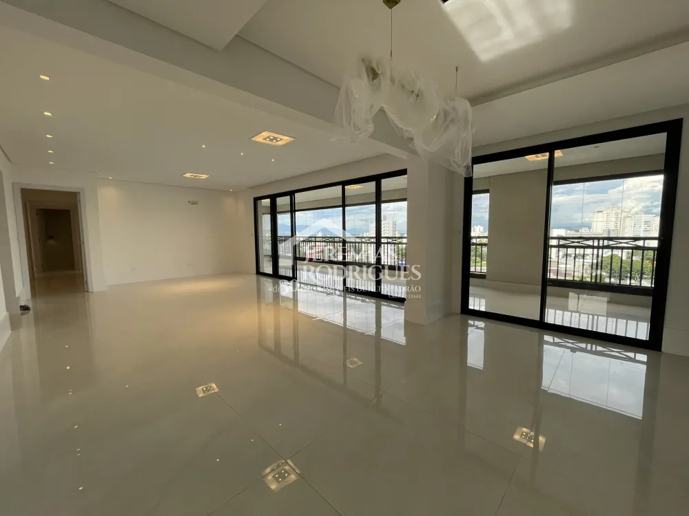 Apartamento com 3 suítes, 211 m² no Edifício Europa em Taubaté/SP