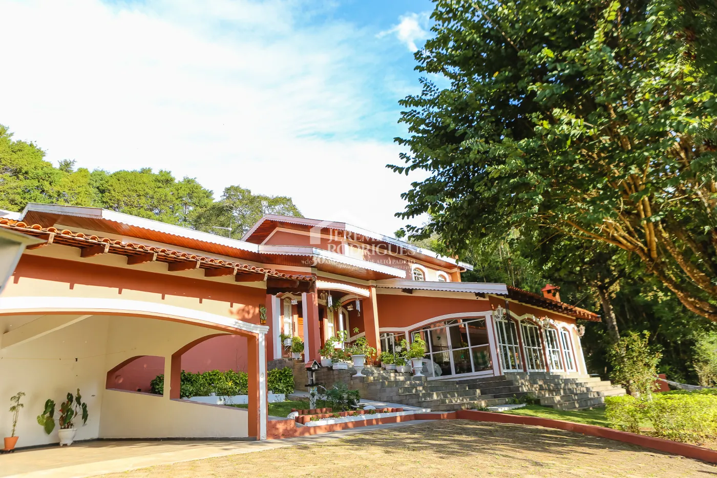 Chácara à venda no bairro do Sapucaí, em Sapucaí-Mirim/MG.
