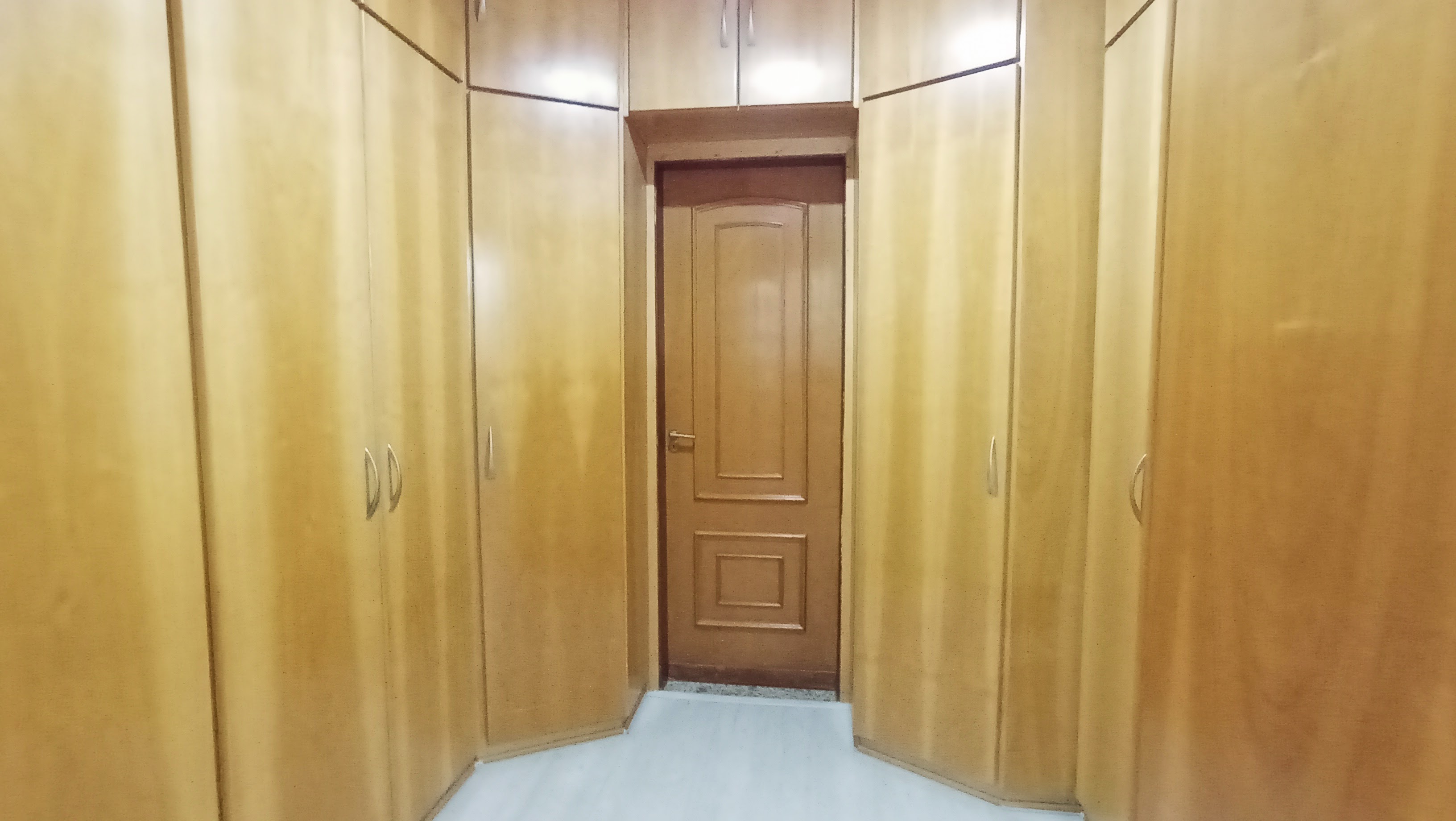Casa à venda com 3 dormitórios no Condomínio Taubaté Village em Taubaté/SP.