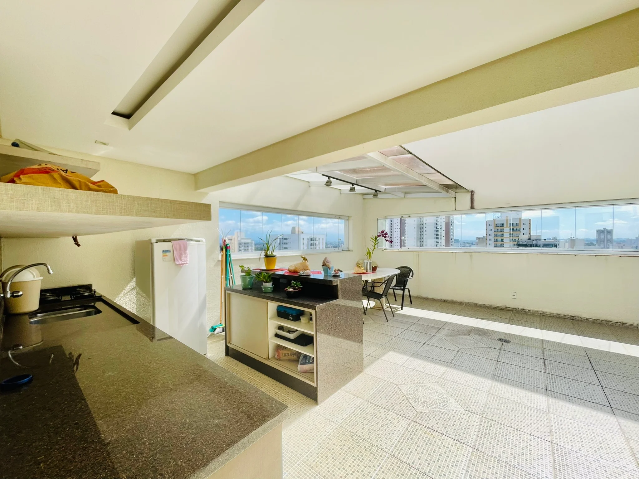 Cobertura duplex à venda no Edifício San Paolo em Taubaté/SP. 