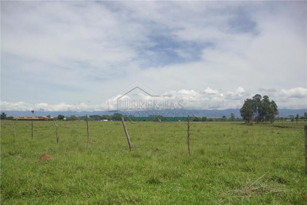 Área rural à venda com 123.247 m² no bairro Jardim Regina em Pindamonhangaba/SP.
