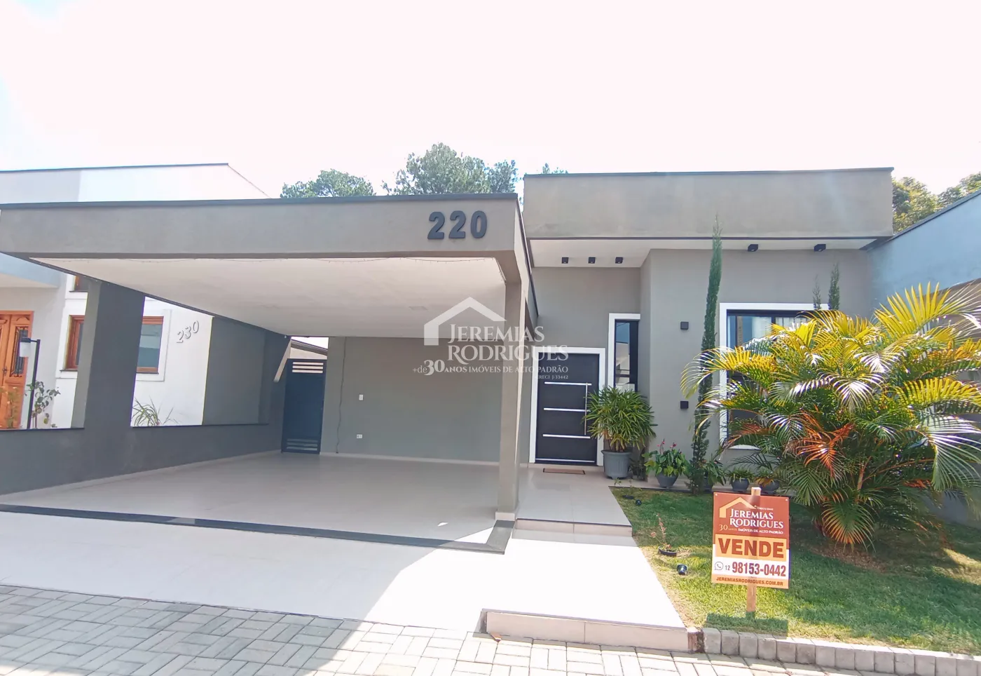 Casa à venda com 3 dormitórios no Condomínio Morada do Visconde em Tremembé/SP.