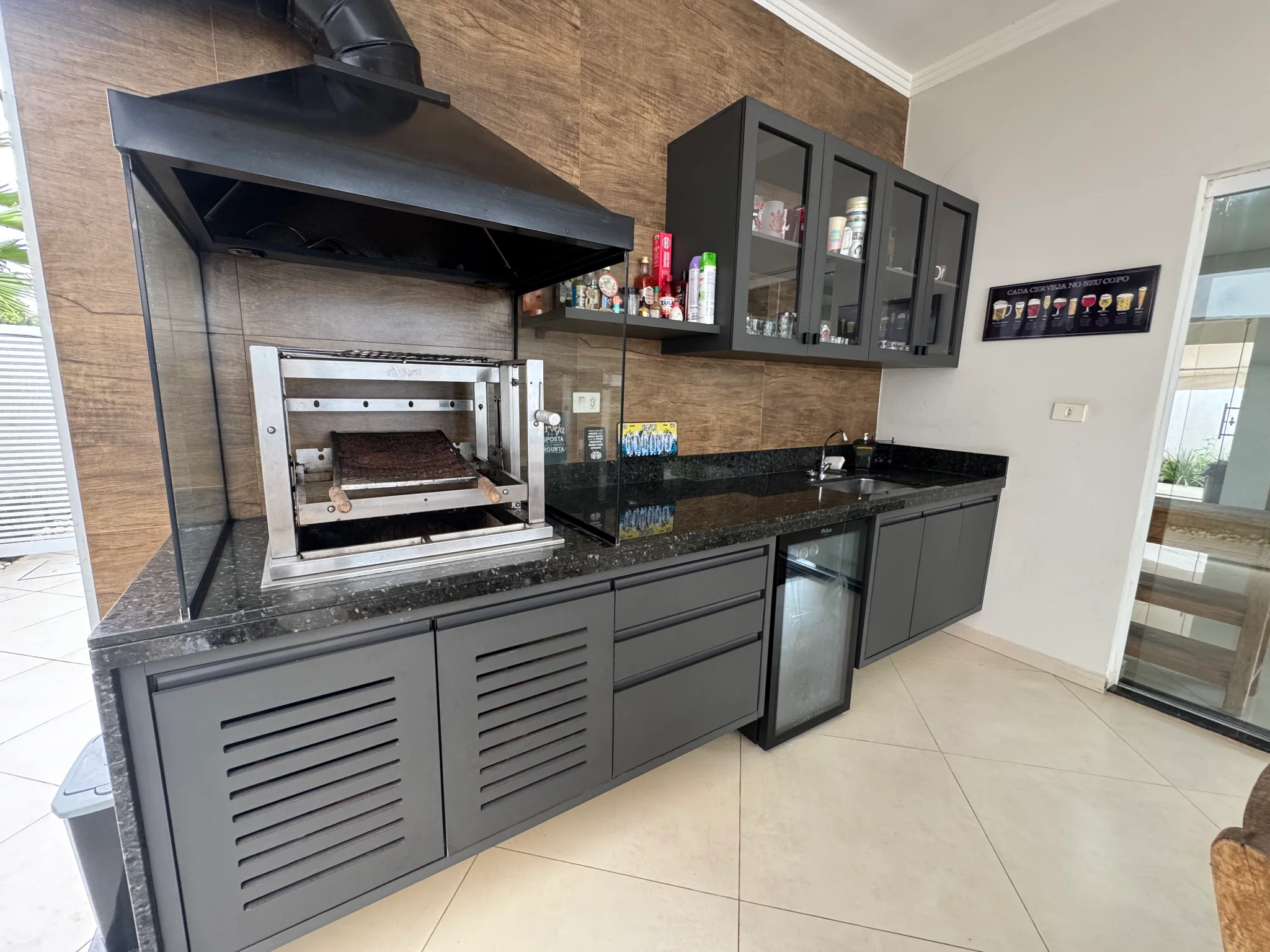 Casa à venda com 3 suítes no Condomínio Reserva dos Lagos em Pindamonhangaba/SP. 