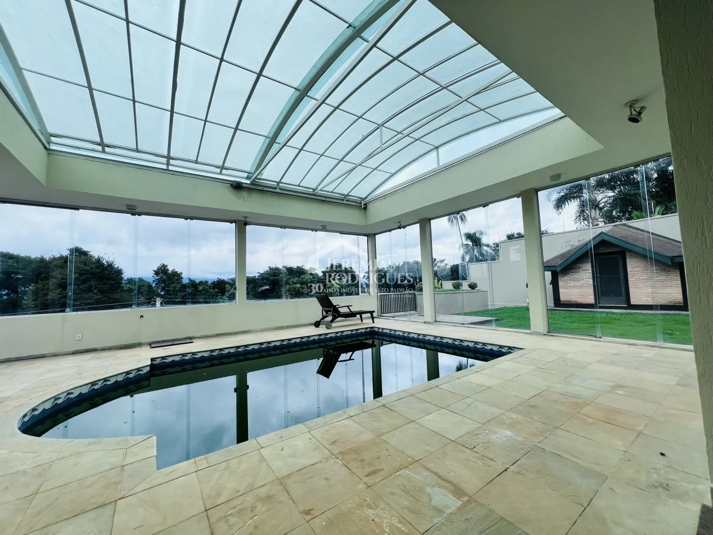 Casa com 8 dormitórios, 900 m² - Condomínio Portal da Serra - Taubaté/SP