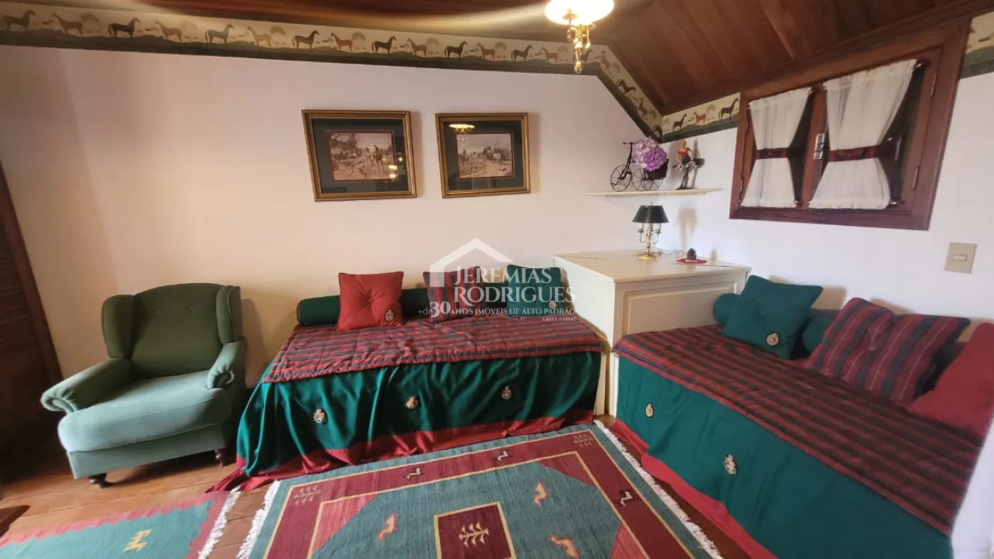 Apartamento à venda com 4 dormitórios, 324m² no Condomínio Le Bourg Saint Maurice em Campos do Jordão/SP.