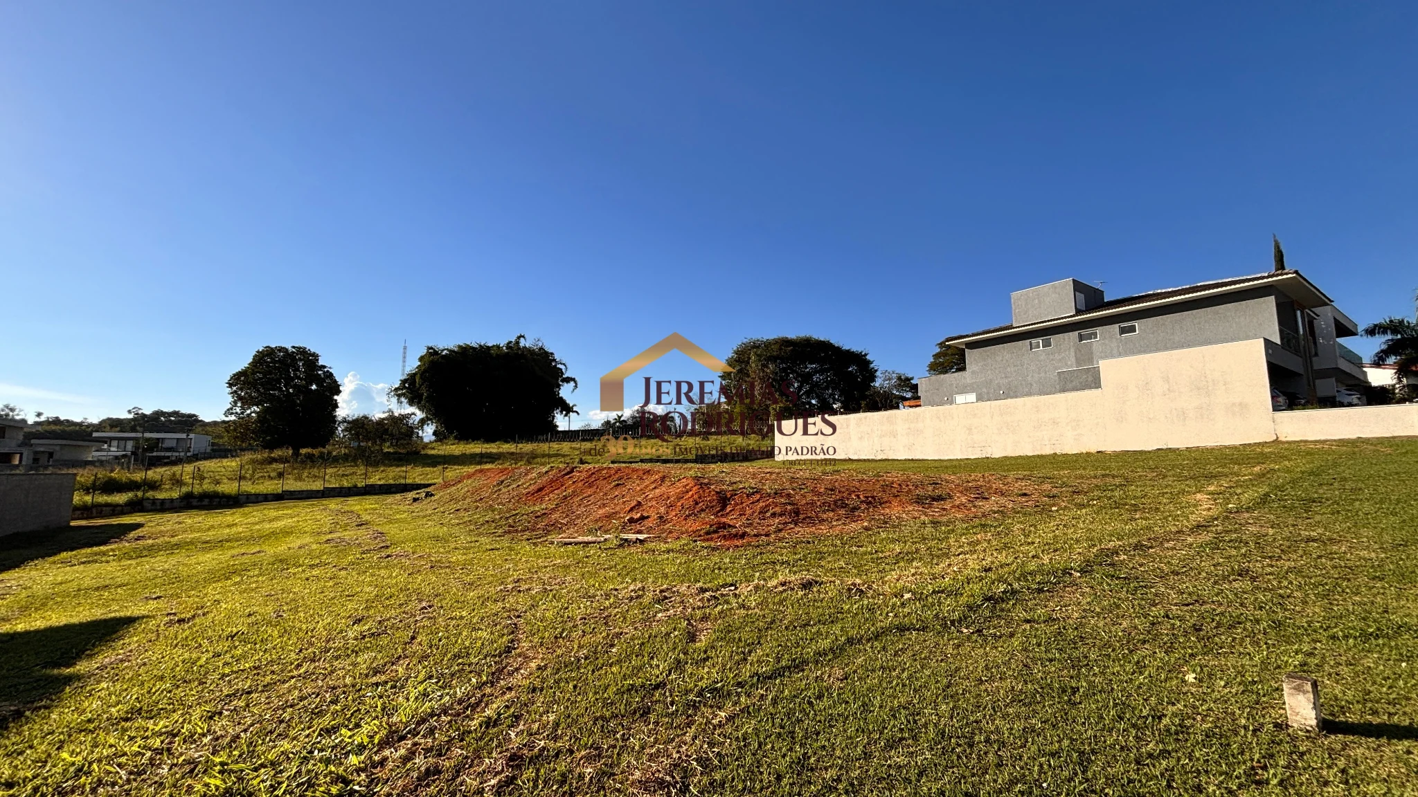 Terreno à venda no Condomínio Reserva Bonsucesso em Pindamonhangaba/SP.