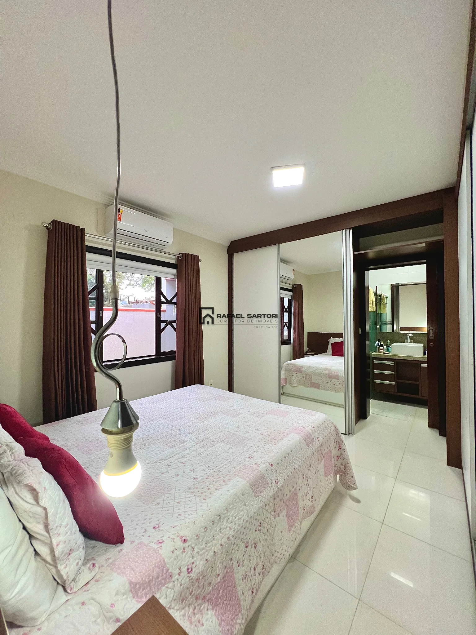 CASA COM 04 QUARTOS BAIRRO AMIZADE