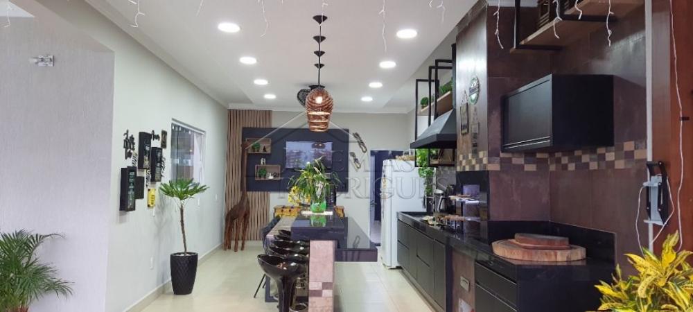 Casa à venda com 3 suítes no Condomínio Parque das Araucárias em Tremembé/SP.