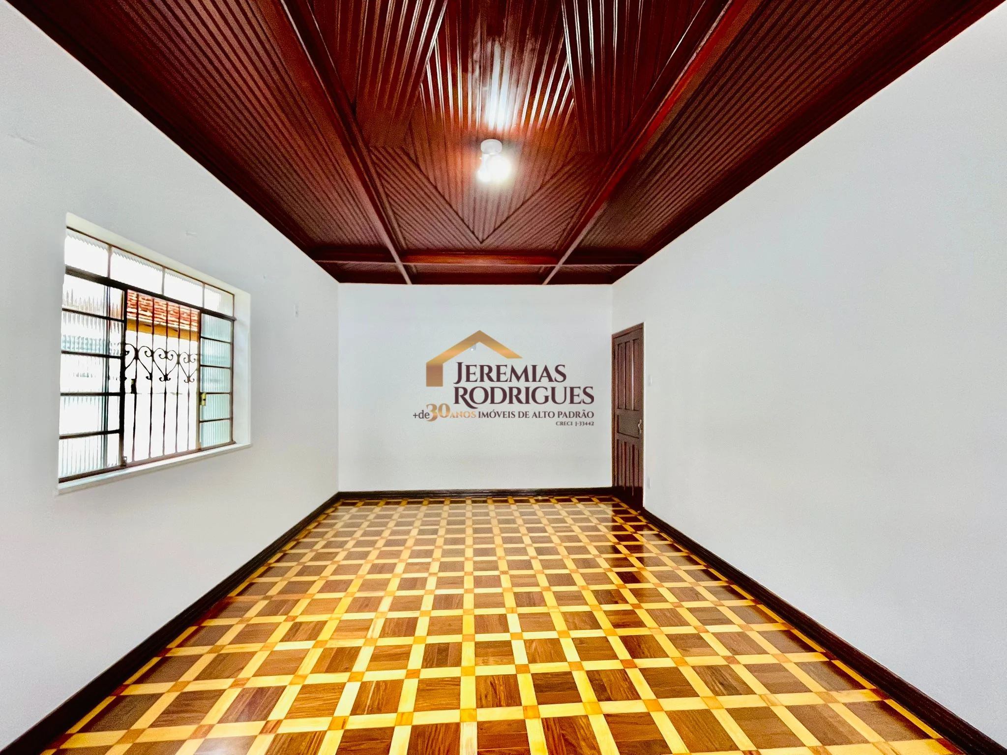 Casa para locação com estrutura para ponto comercial no Centro de Pindamonhangaba/SP. — foto 4