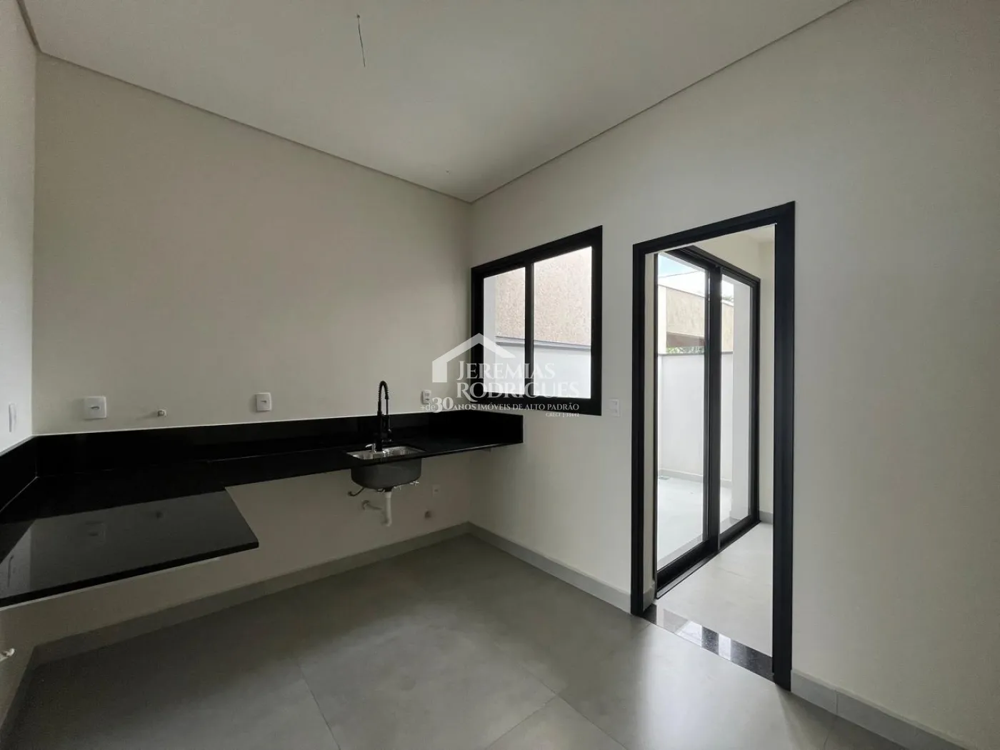 Casa com 3 dormitórios, 184 m² - Condomínio Parque das Araucárias - Tremembé/SP.