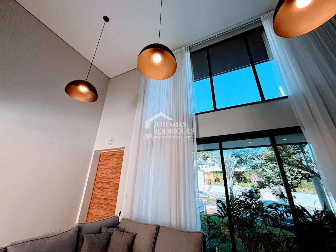 Casa à venda com 5 dormitórios no Condomínio Reserva dos Lagos em Pindamonhangaba/SP.