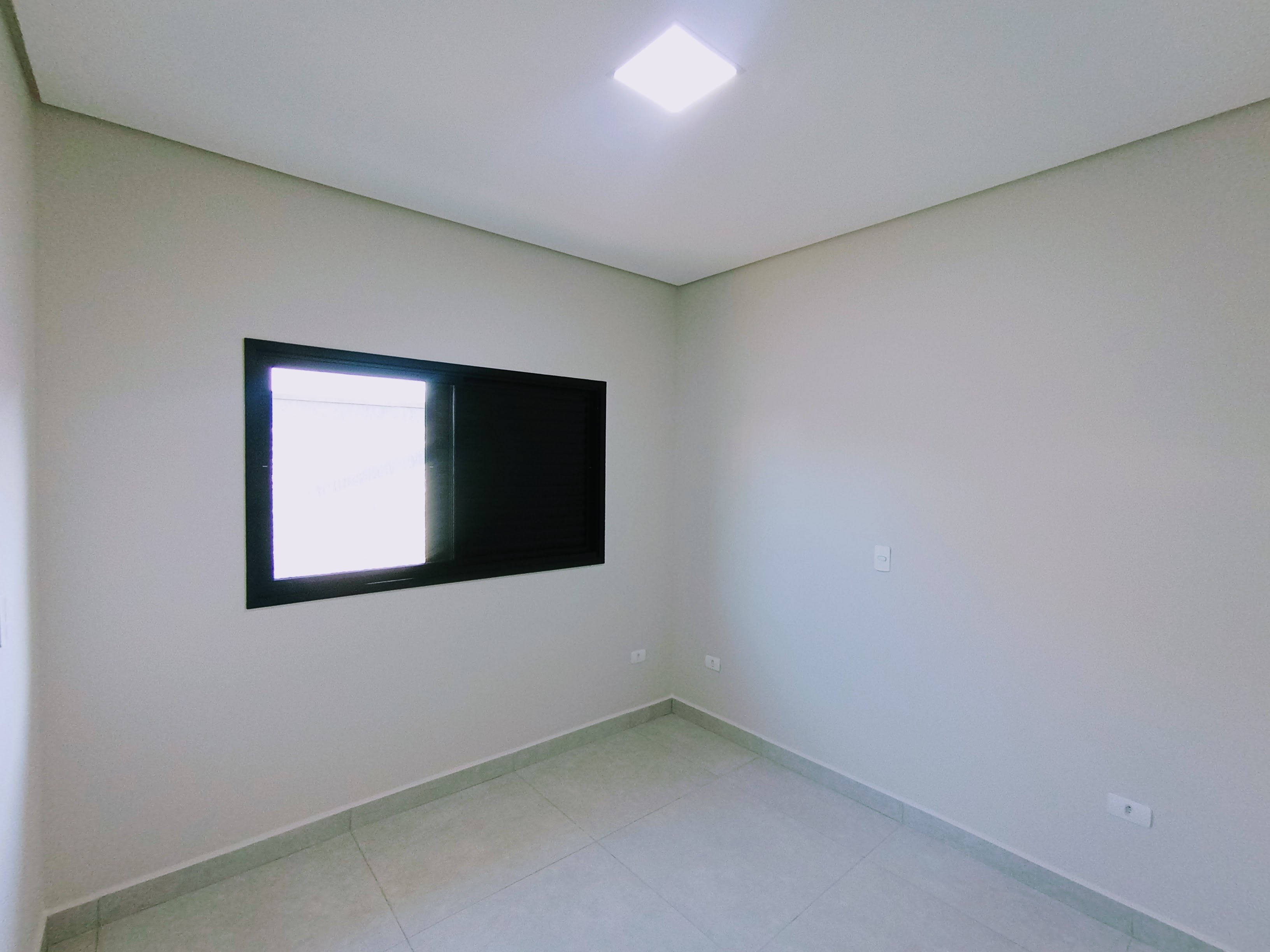 Casa à venda com 3 dormitórios no Condomínio Ouro Ville em Taubaté/SP.