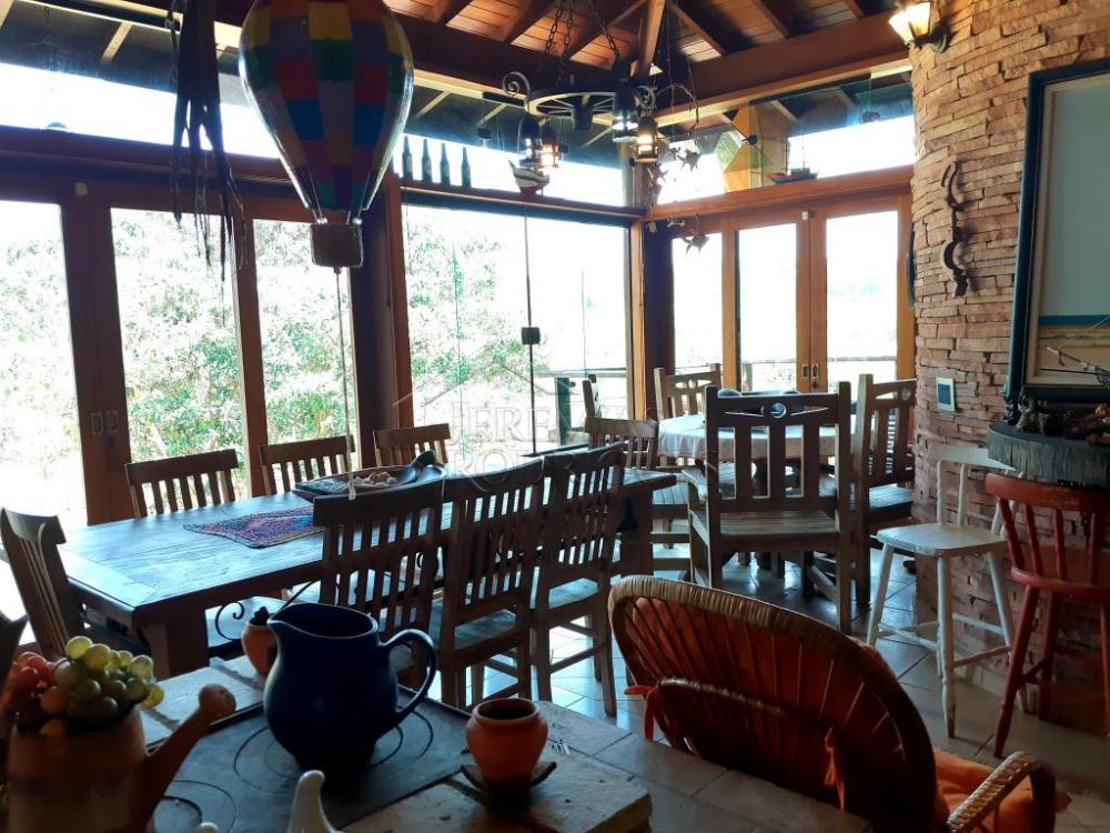 Casa à venda com 6 dormitórios no Condomínio Chácaras Cataguá em Taubaté/SP.