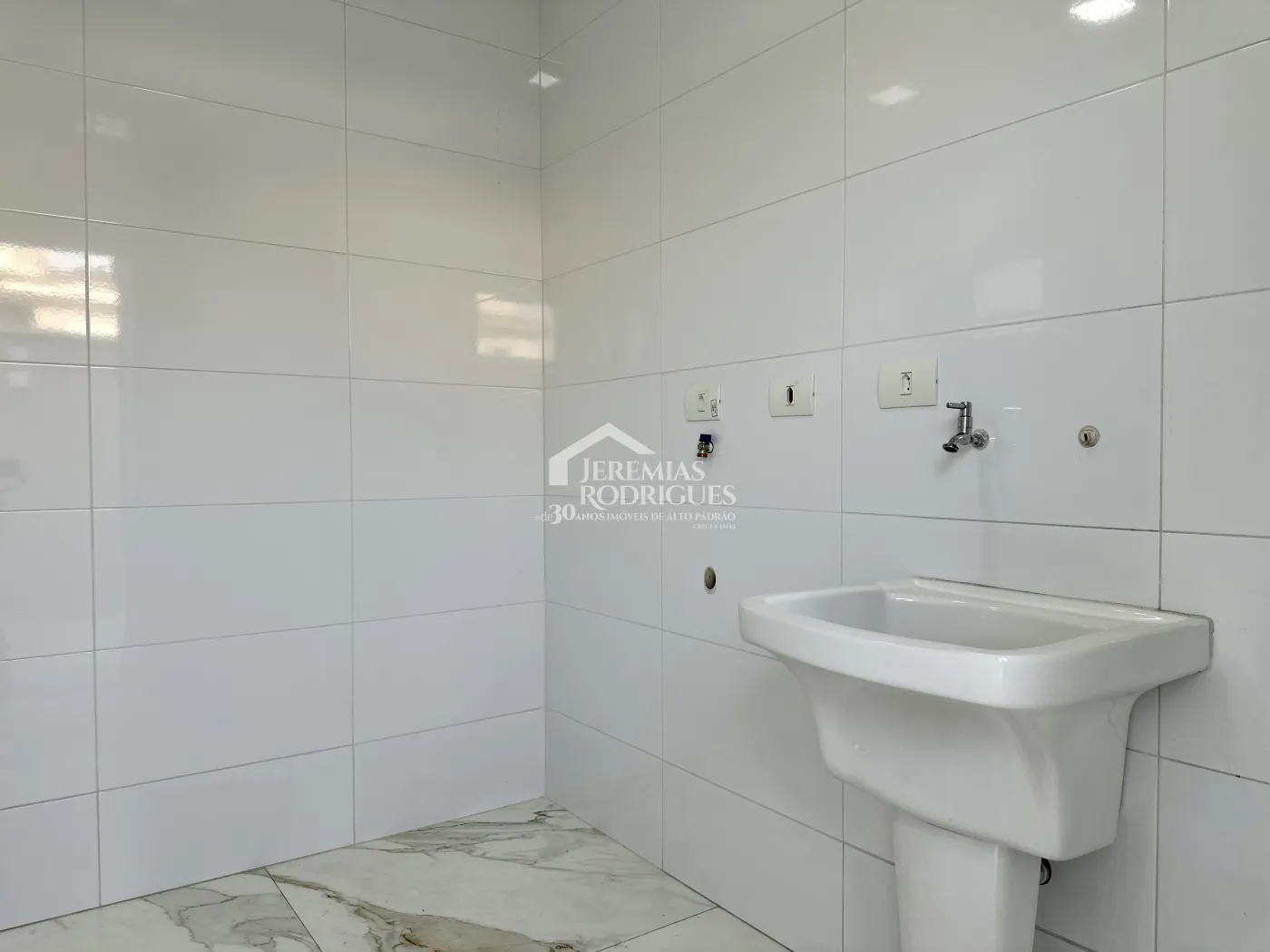 Casa com 3 dormitórios, 169,20 m² - Condomínio Ouro Ville - Taubaté/SP.