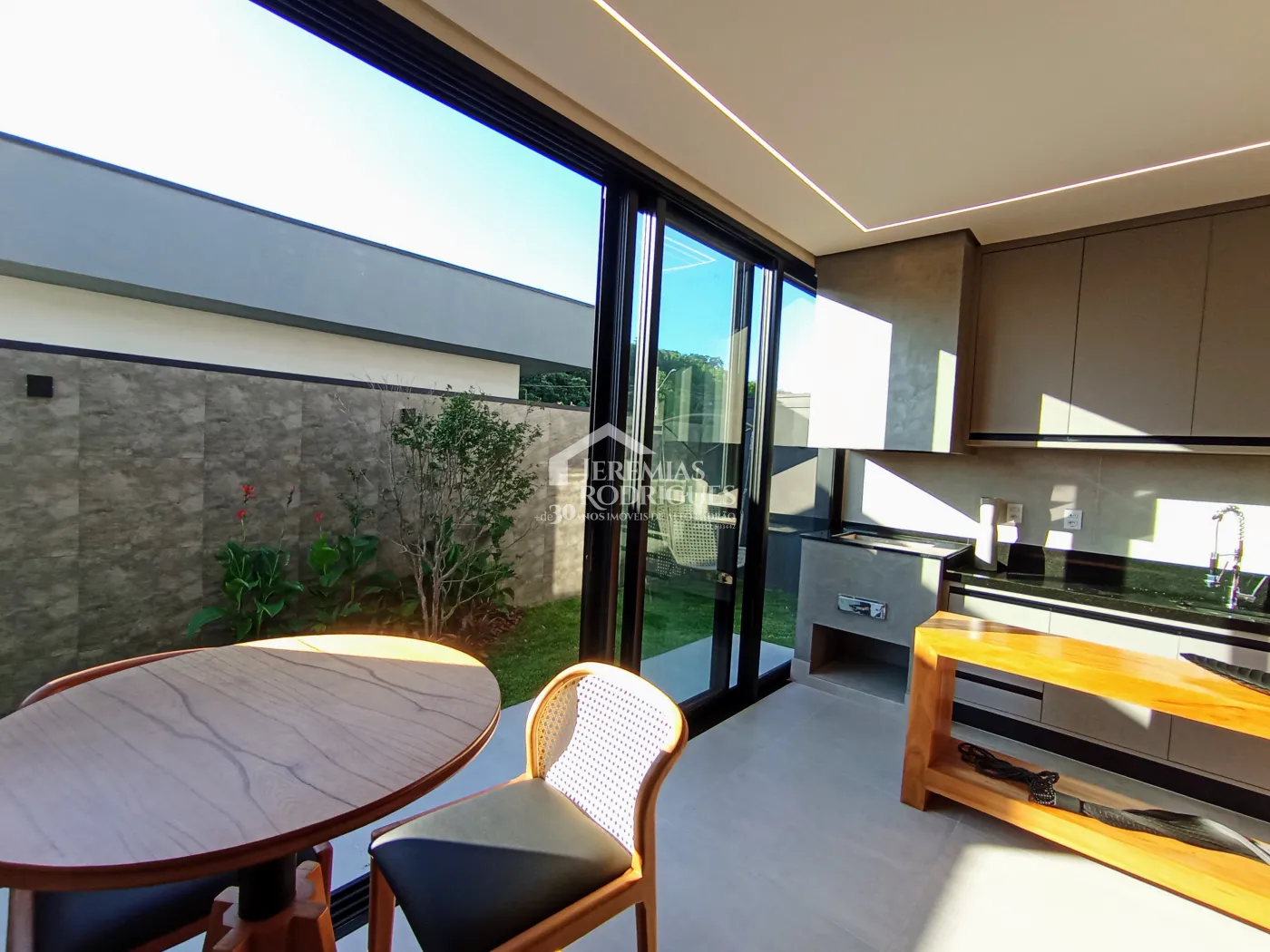 Casa mobiliada e decorada à venda com Exclusividade no Condomínio Cyrella Landscape em Taubaté/SP