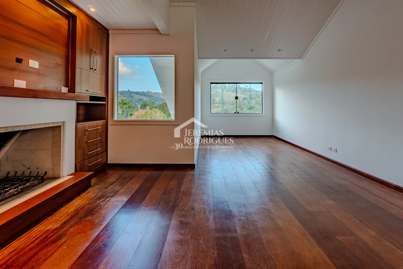 Casa para venda com 5 suítes no Condomínio Jardim Véu da Noiva em Campos do Jordão/SP