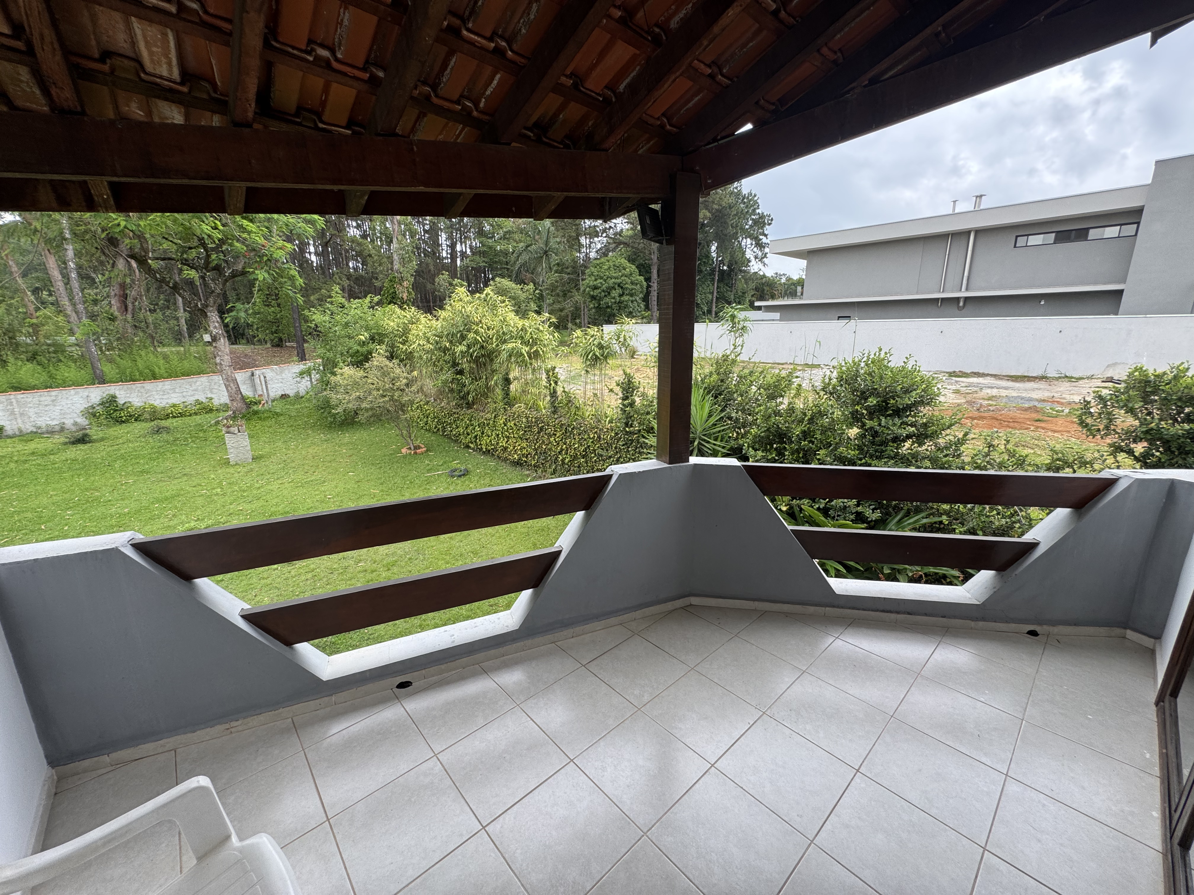 Casa à venda com 3 dormitórios no Condomínio Village Paineiras em Pindamonhangaba/SP.