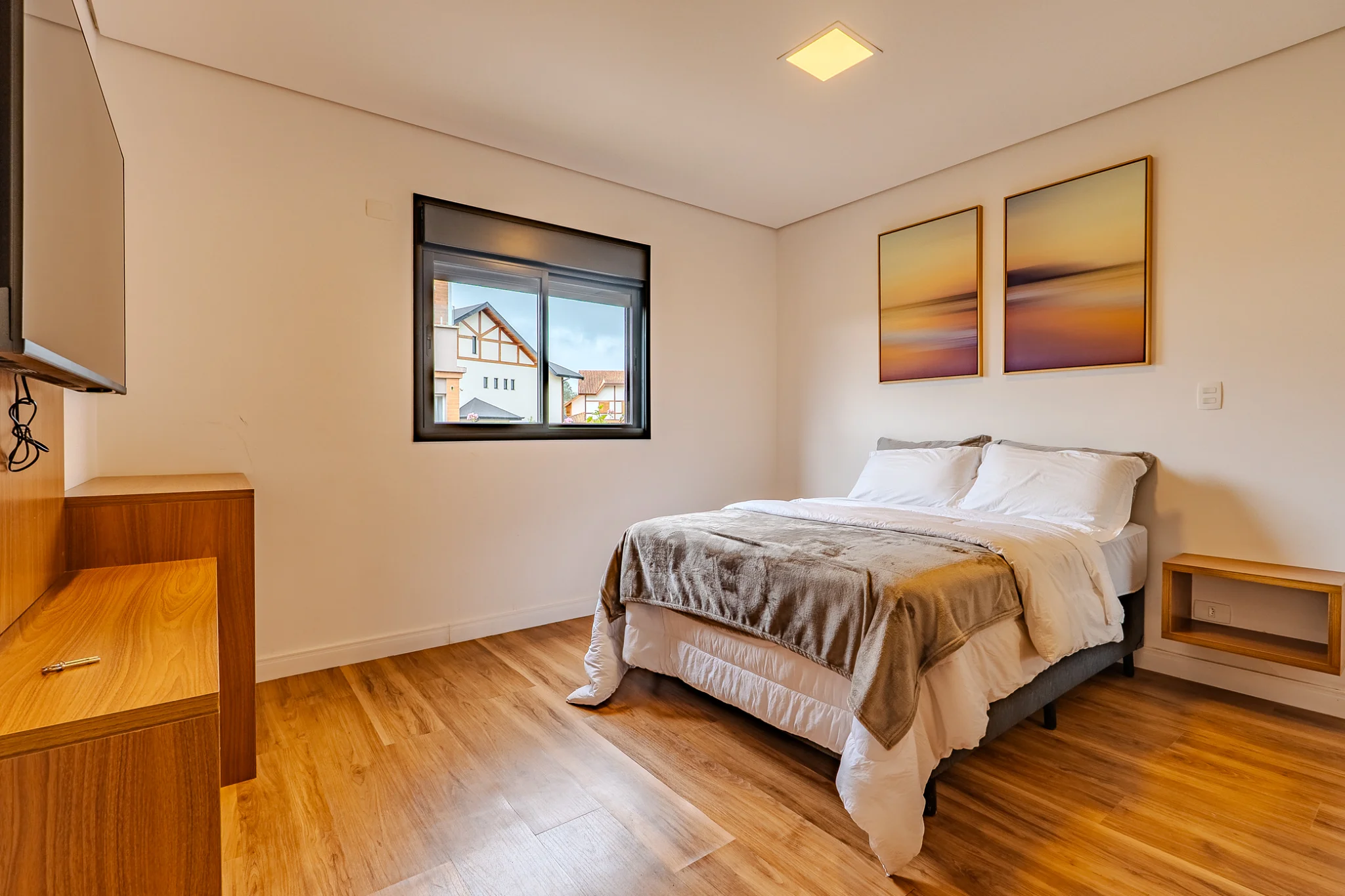 Casa à venda com 4 suítes no Condomínio Beverly Hills em Campos do Jordão/SP. 