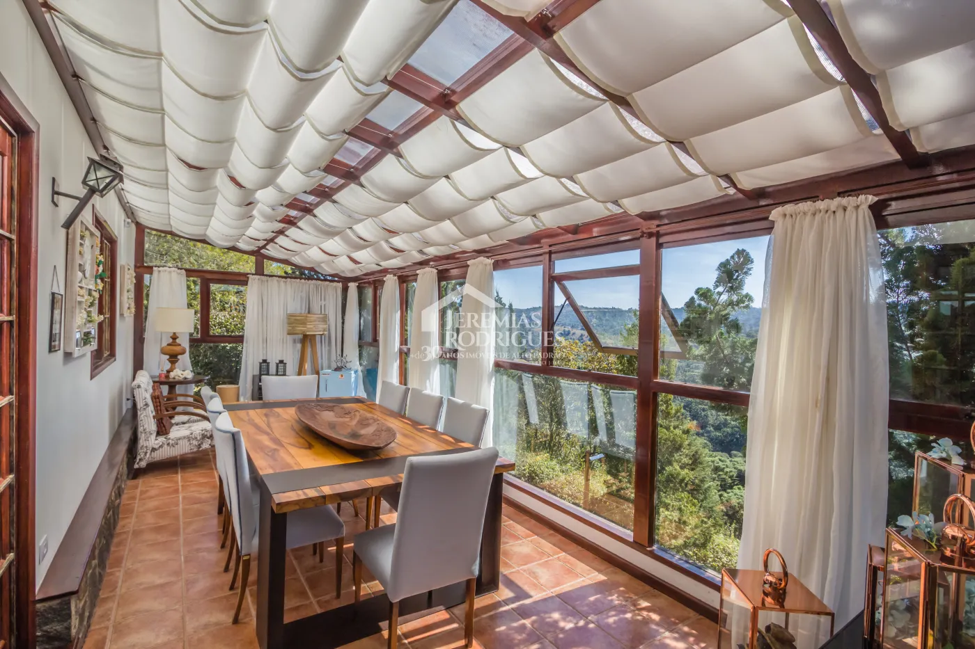 Casa com 3 suítes, 170 m² - Condomínio Jardim Monte Belo - Campos do Jordão/SP
