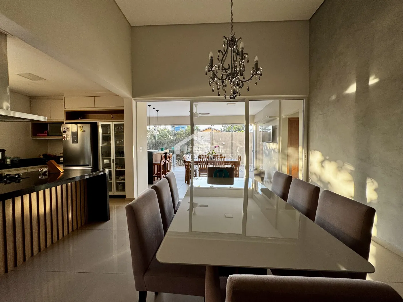 Casa à venda com 3 suítes no Condomínio Reserva dos Lagos em Pindamonhangaba/SP.