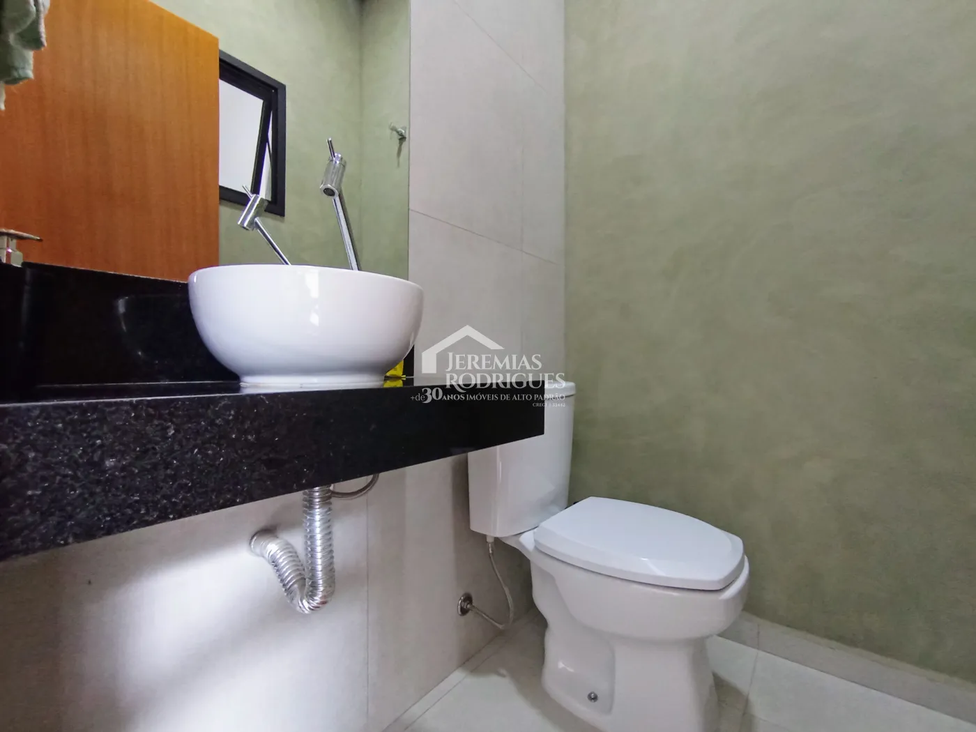 Casa à venda com 3 dormitórios no Condomínio Morada do Visconde em Tremembé/SP.