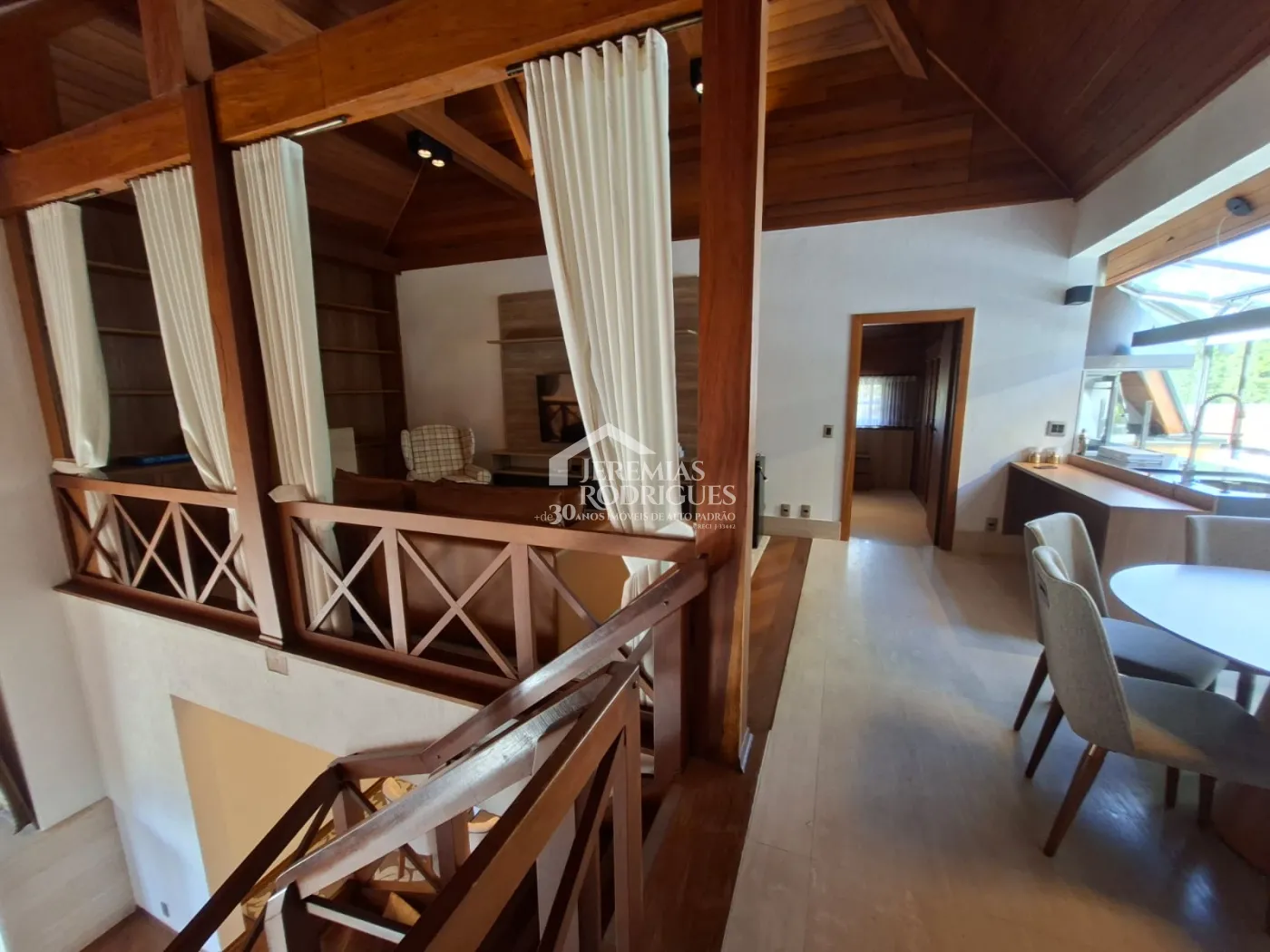 Apartamento à venda com 4 suítes, 171 m² no Edifício Cottage em Campos do Jordão/SP