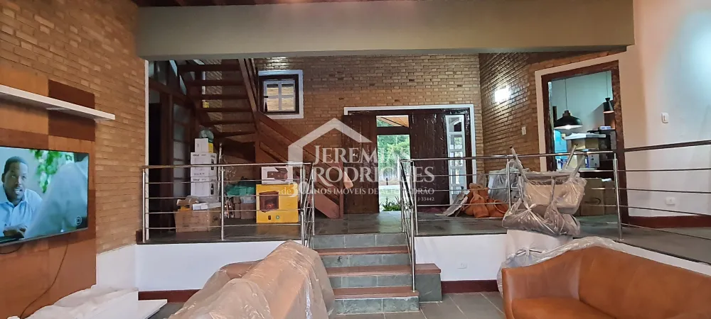 A Imobiliária Jeremias Rodrigues Imóveis de Alto Padrão disponibiliza para venda e locação essa casa no Condomínio Chácaras Cataguá em Taubaté/SP.