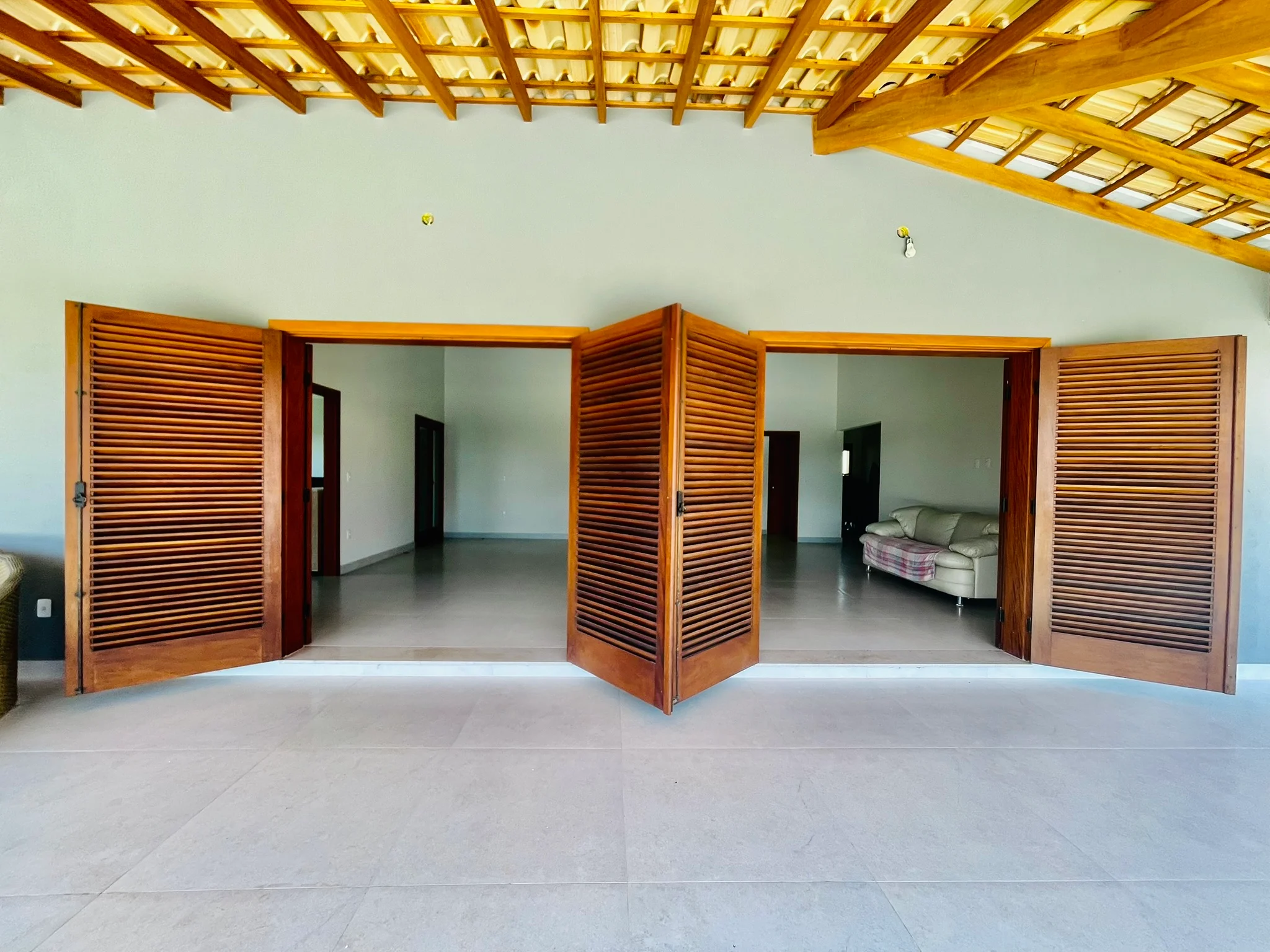 Casa à venda com 4 dormitórios no Condomínio Chácaras Cataguá em Taubaté/SP