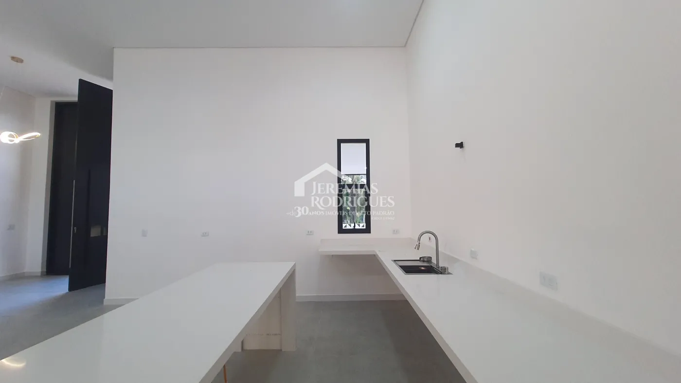 Casa à venda com 3 suítes no Condomínio Chácaras Cataguá em Taubaté/SP.