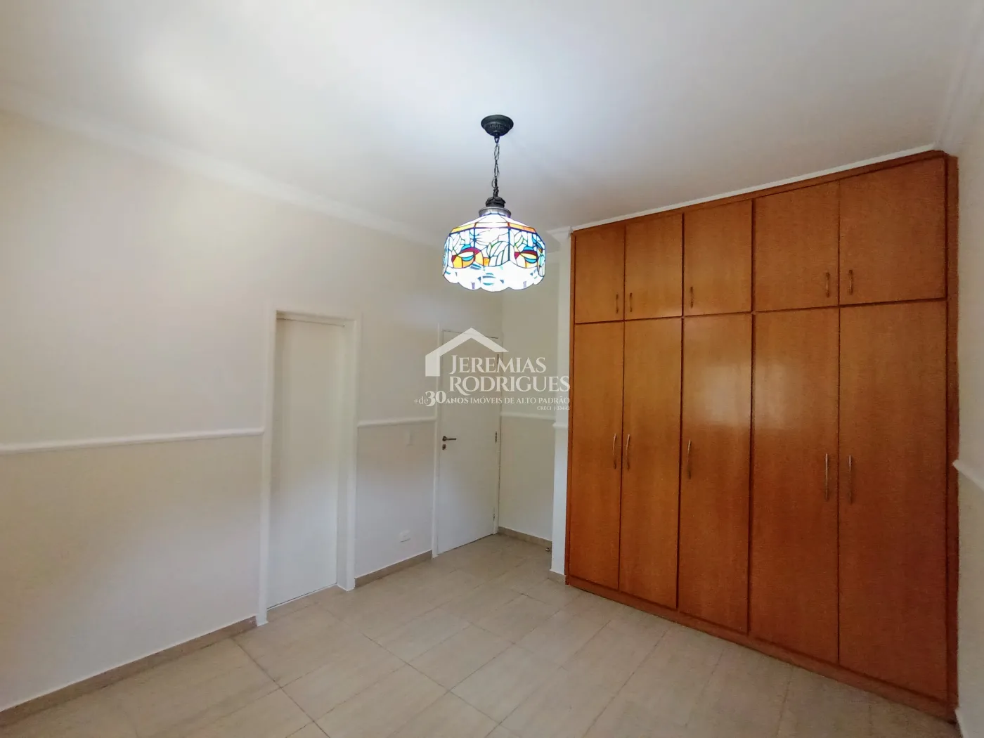 Casa para locação com 4 dormitórios no Condomínio Taubaté Village em Taubaté/SP.