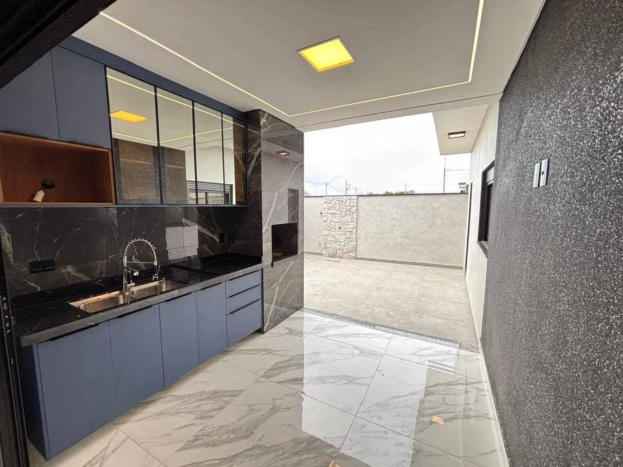 Casa alto padrão 120m² com jardim de inverno à venda no Bosque da Imperatriz – Pindamonhangaba/SP