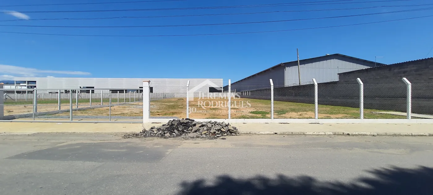 Terreno comercial para venda e locação com 2.273 m² no bairro Feital em Pindamonhangaba/SP