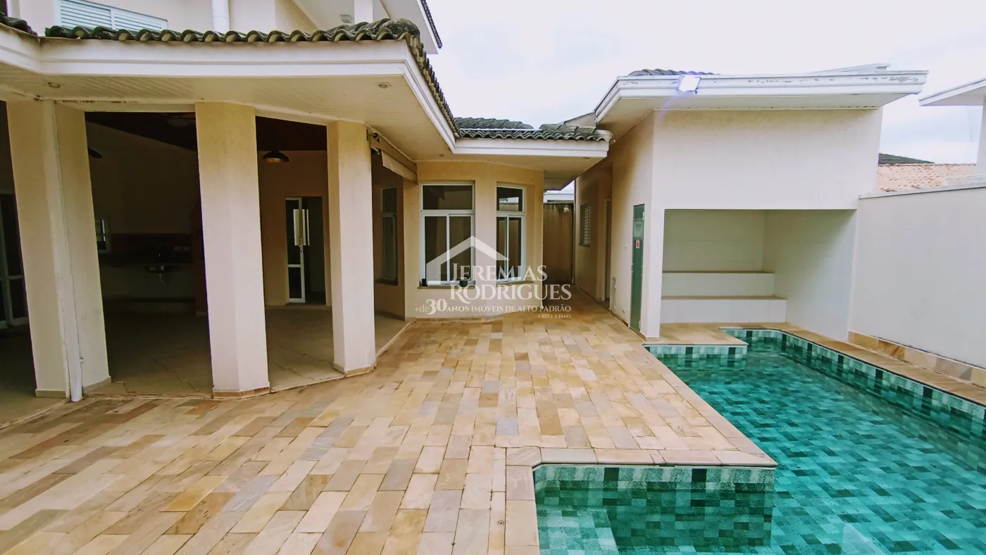 Casa à venda com 5 dormitórios no Condomínio Taubaté Village em Taubaté/SP.