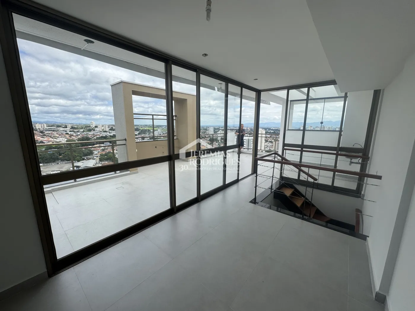Apartamento à venda com 3 dormitórios, 119 m² no Edifício Jabuticabeiras em Taubaté/SP.