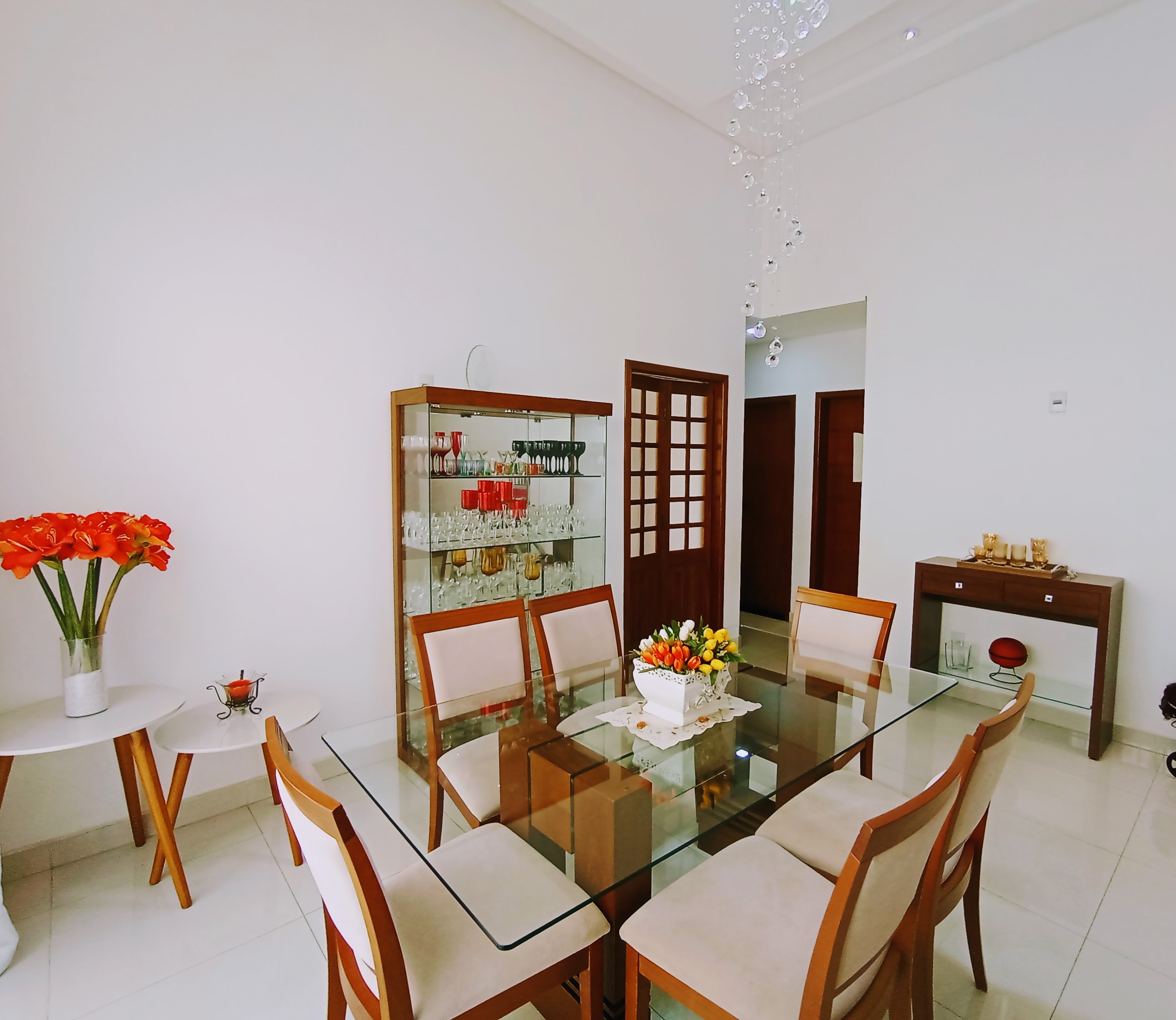 Casa à venda com 2 dormitórios no Condomínio Verdes Vales em Taubaté/SP.