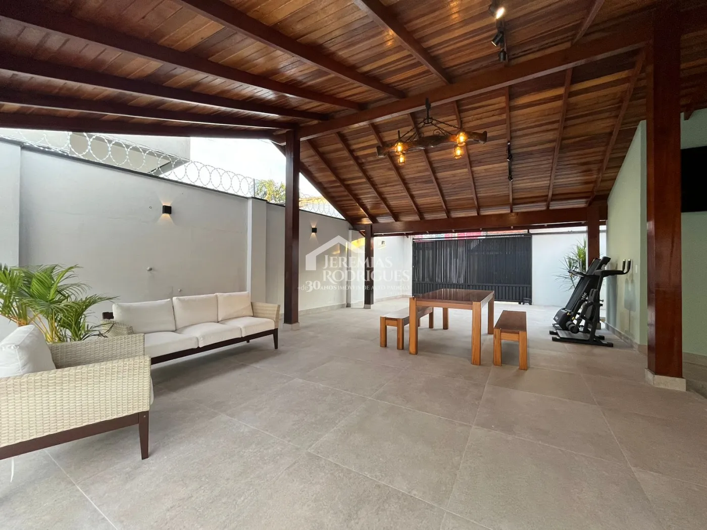 Casa à venda com 2 suítes no bairro Quiririm em Taubaté/SP.