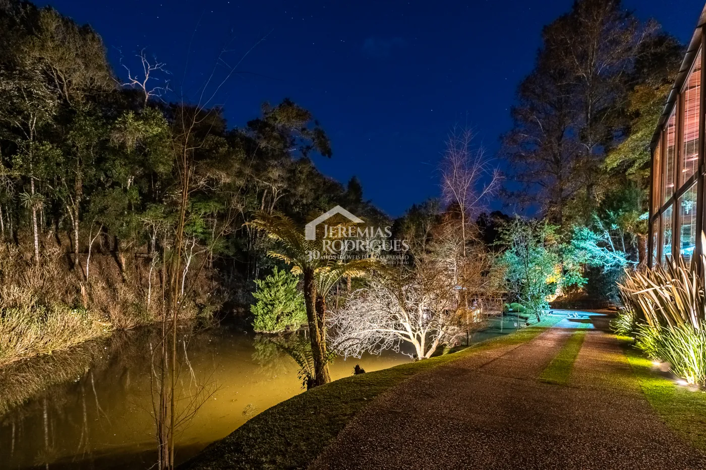 Casa com 7 suítes, 770 m² - Pedra do Fogo - Campos do Jordão/SP.