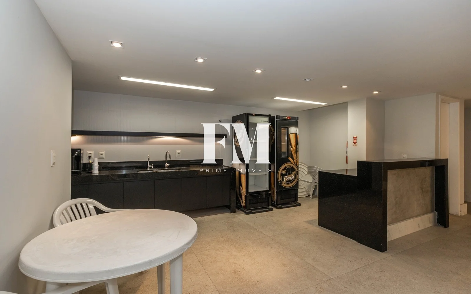 Leblon | Rua Aperana | 2 Quartos (1 Suíte) | 79m² com Varanda e Vaga a Poucos Metros da Praia - foto 45